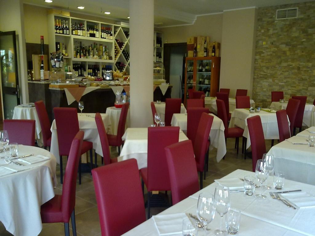 Hotel Des Alpes Rosta Стая снимка