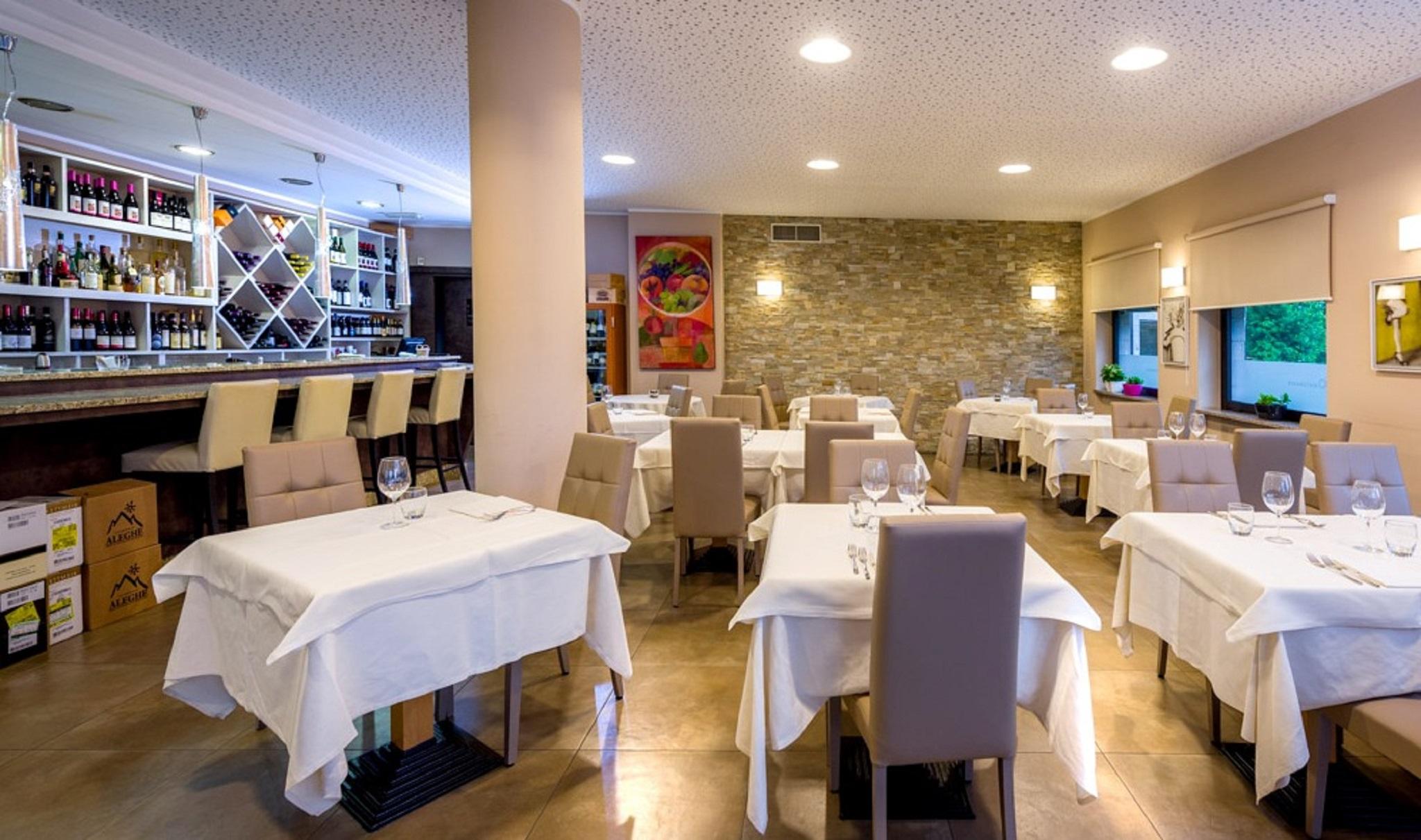 Hotel Des Alpes Rosta Екстериор снимка