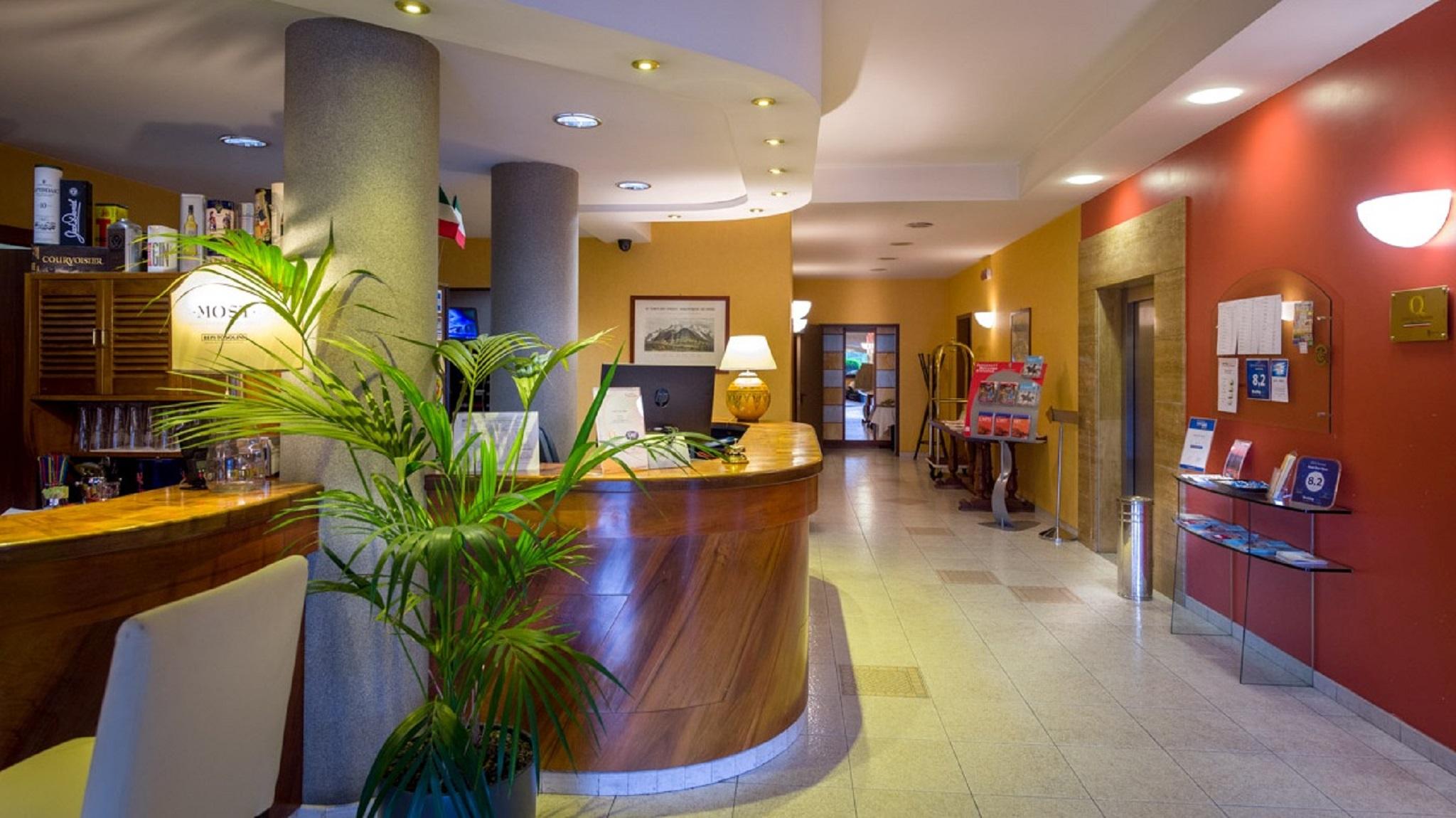 Hotel Des Alpes Rosta Екстериор снимка