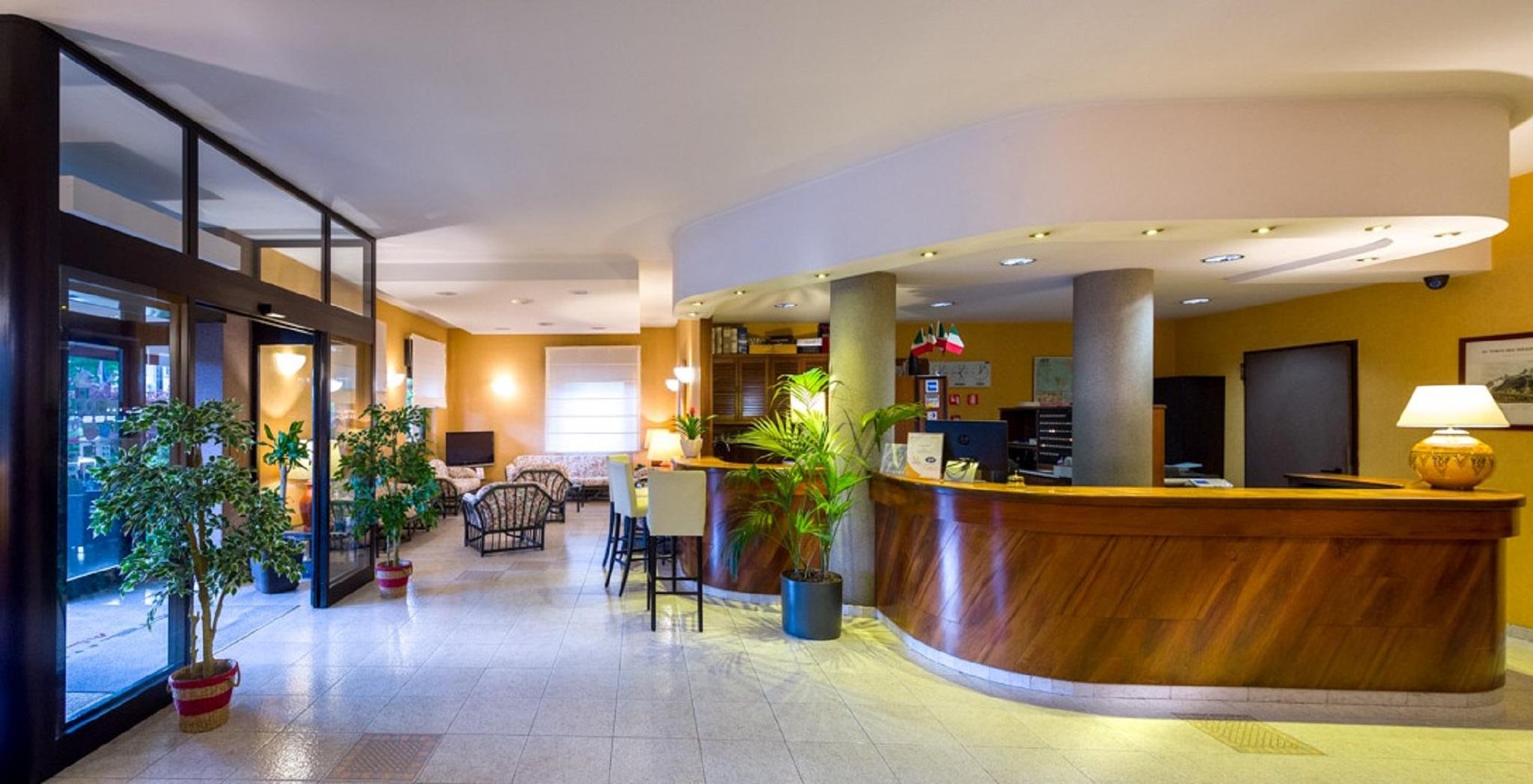 Hotel Des Alpes Rosta Екстериор снимка