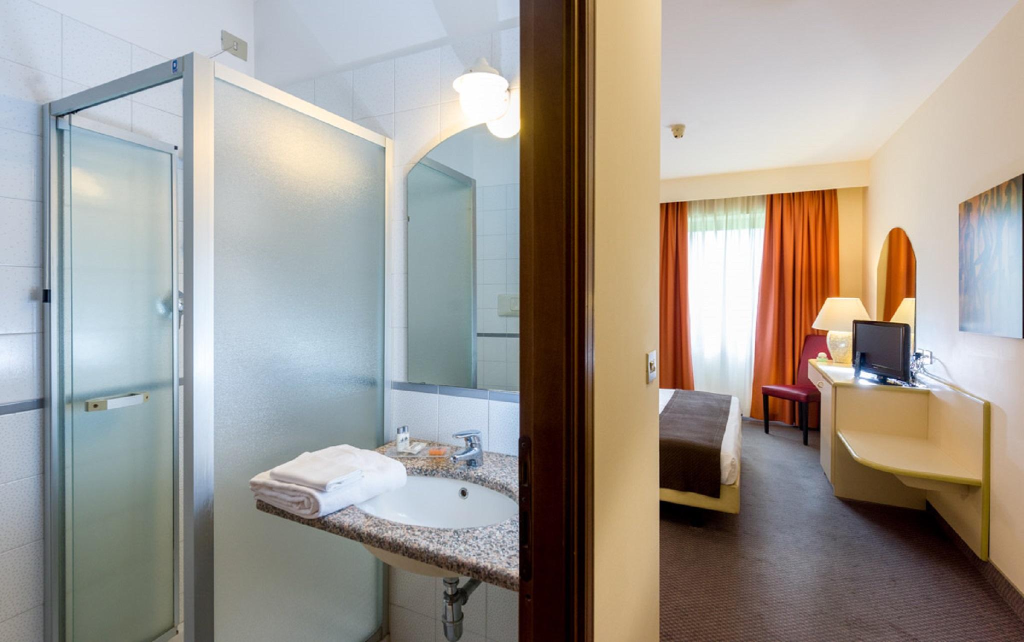 Hotel Des Alpes Rosta Екстериор снимка