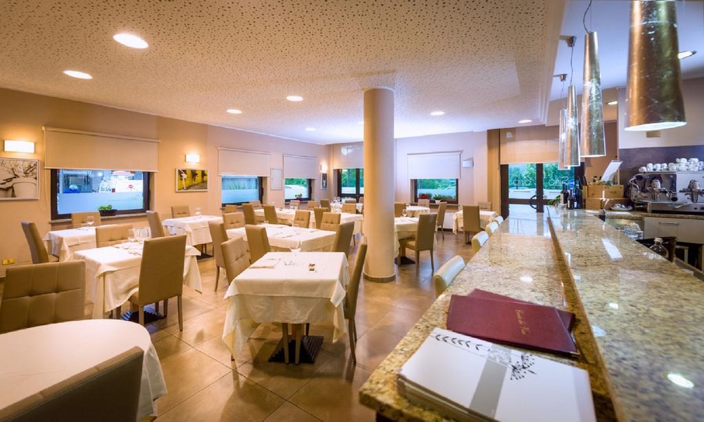 Hotel Des Alpes Rosta Екстериор снимка
