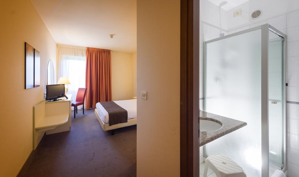 Hotel Des Alpes Rosta Екстериор снимка