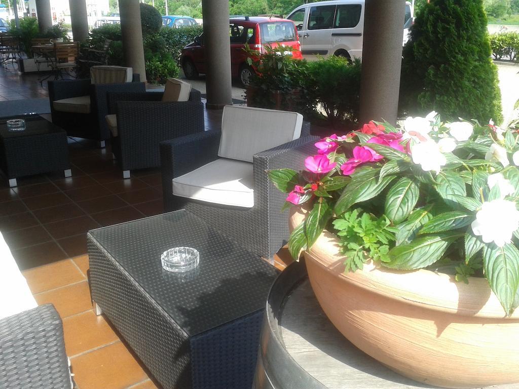 Hotel Des Alpes Rosta Екстериор снимка