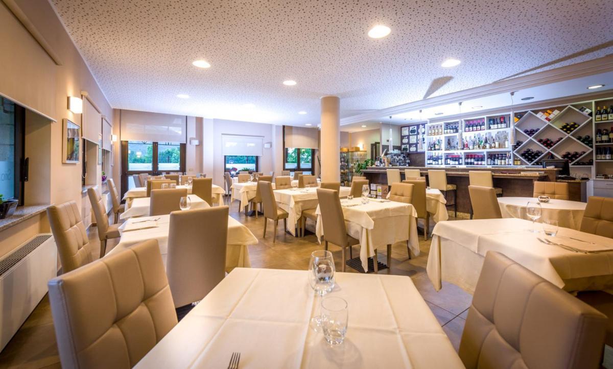 Hotel Des Alpes Rosta Екстериор снимка