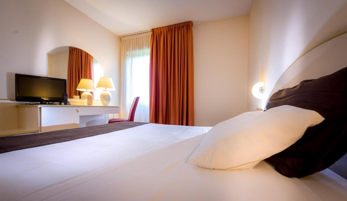 Hotel Des Alpes Rosta Екстериор снимка