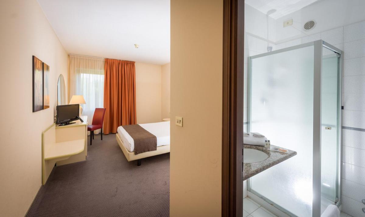 Hotel Des Alpes Rosta Екстериор снимка