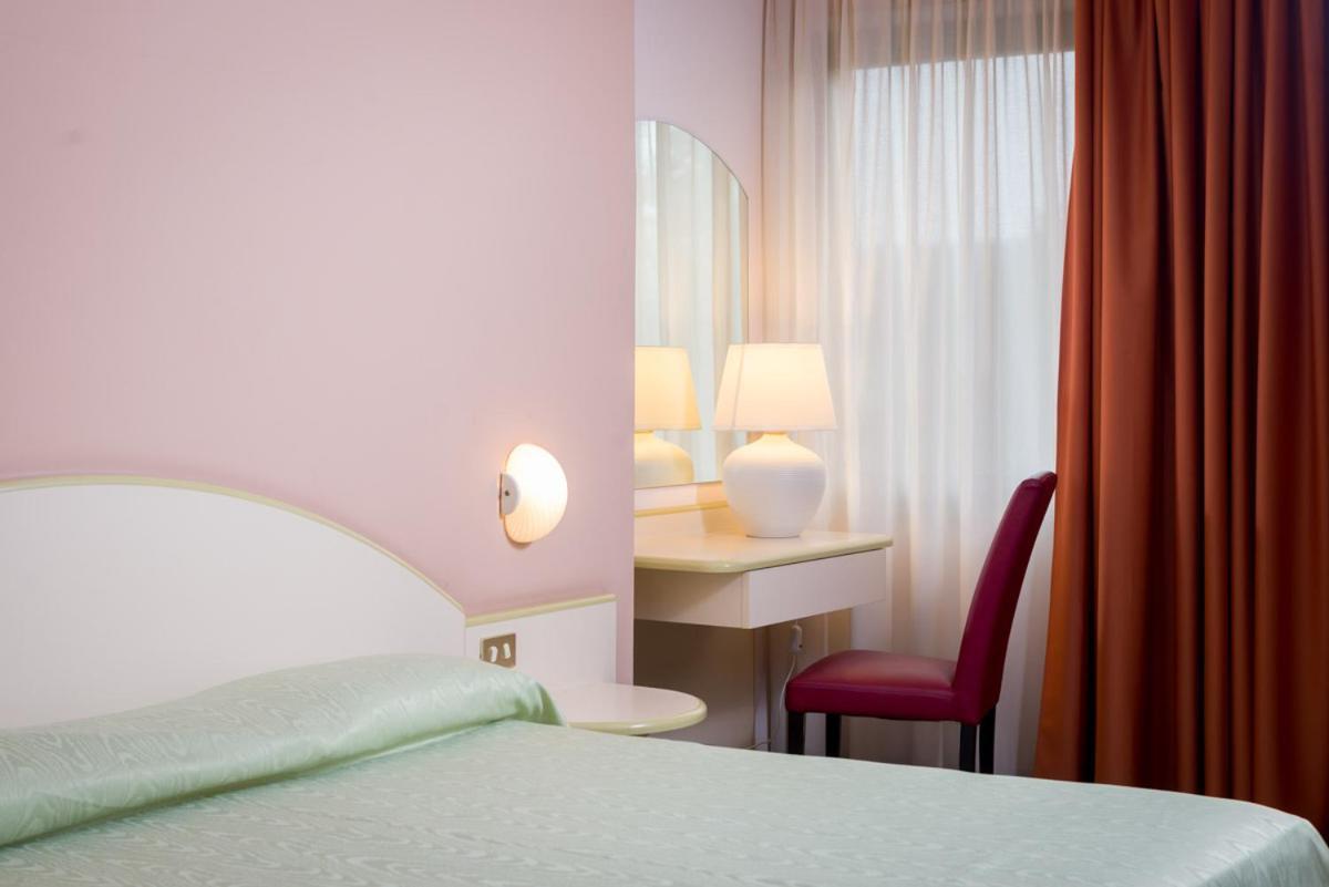 Hotel Des Alpes Rosta Екстериор снимка